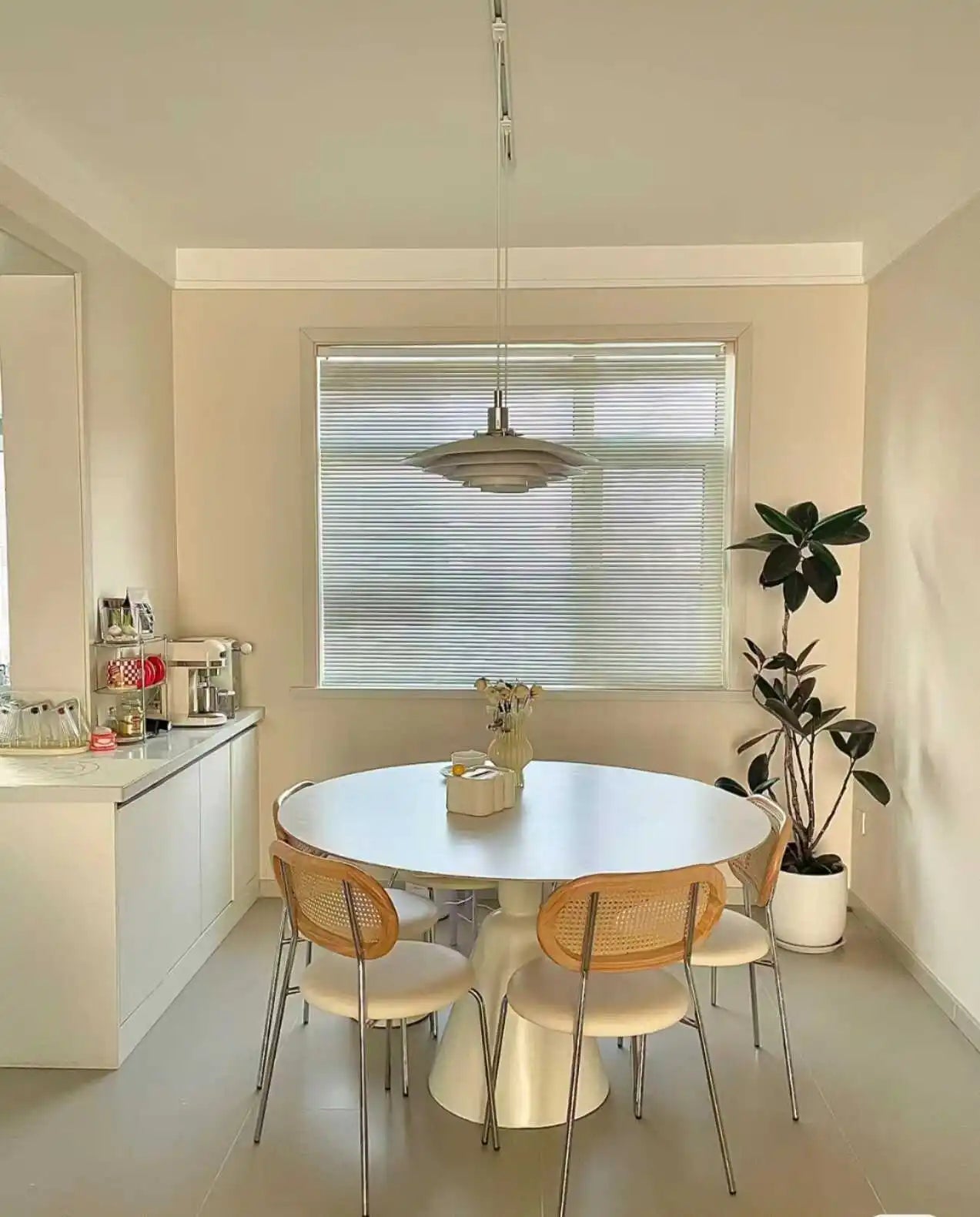 Modern Home Dining Table Oval White Deco Balcony Dining Table Luxury Relaxing Salle A Manger Complet Table Et Chaise Furniture